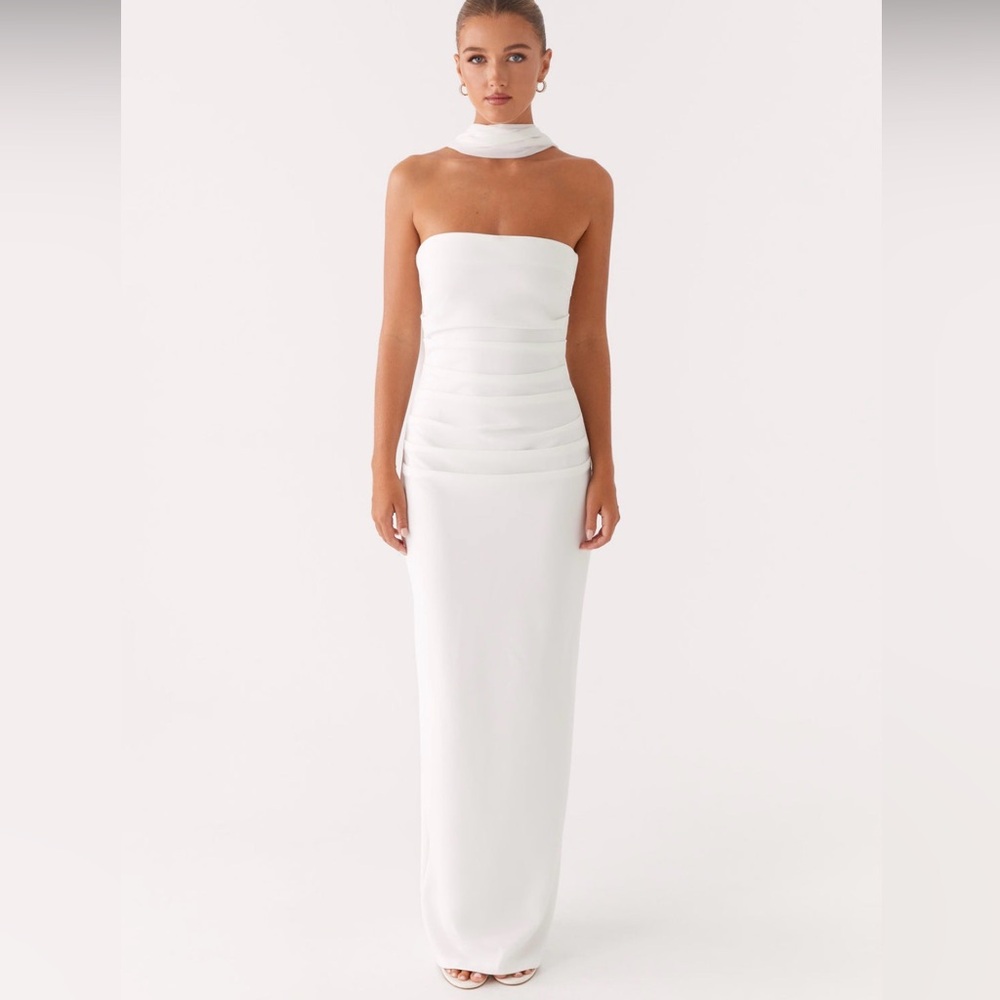 Elegant White Strapless Dress